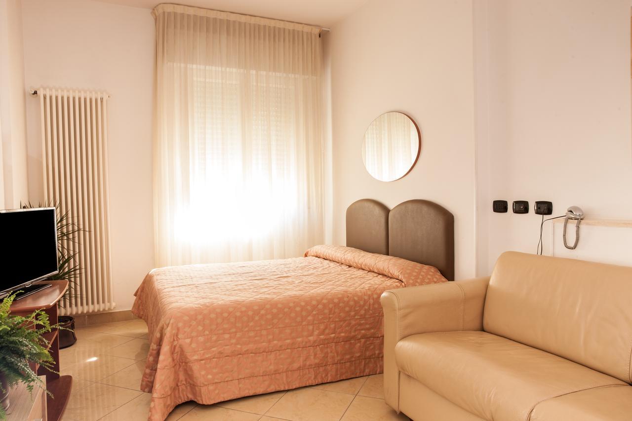 Residence Fellini Rimini Zewnętrze zdjęcie