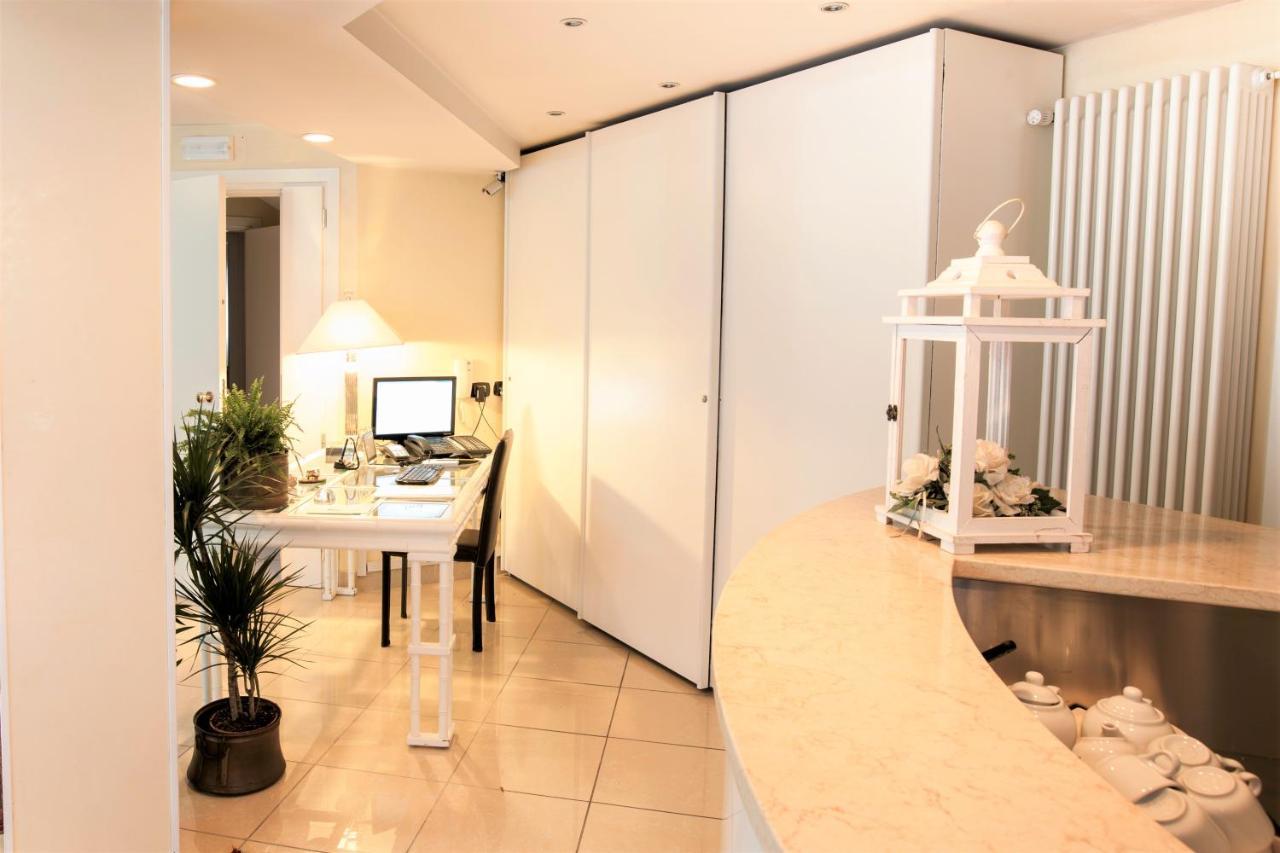 Residence Fellini Rimini Zewnętrze zdjęcie